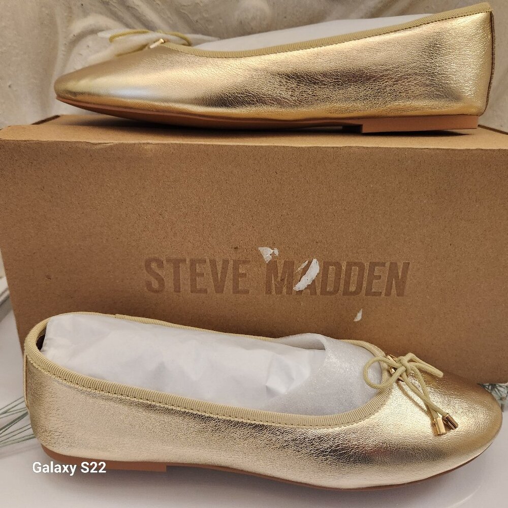Steve Madden Blossoms Gold Ballet Flats. NIB. Size 8.5